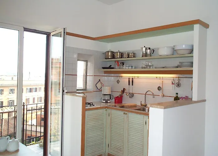 Trastevere, Tiburzi 2, Balcony, Ideally Located!!! * Rome