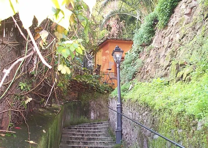 Trastevere, Tiburzi 2, Balcony, Ideally Located!!! * Rome