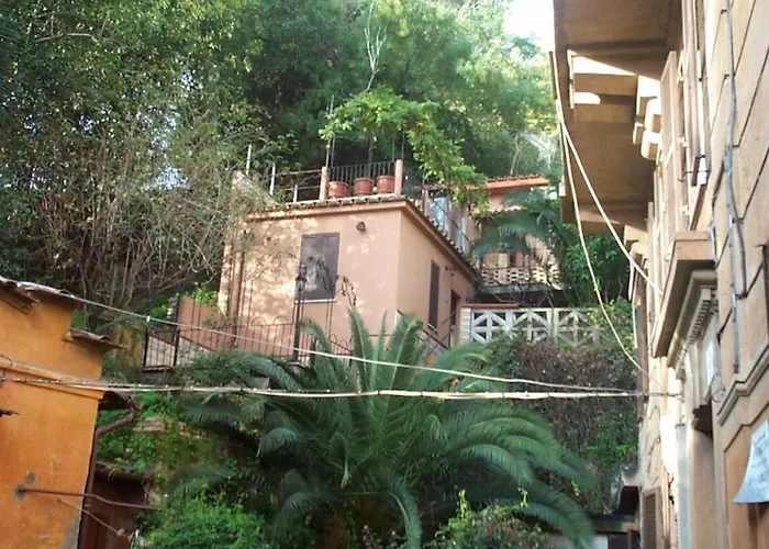 Trastevere, Tiburzi 2, Balcony, Ideally Located!!! * Roma